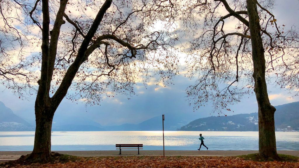 lac d'AnnecyJogging au bord du lac d'Annecy