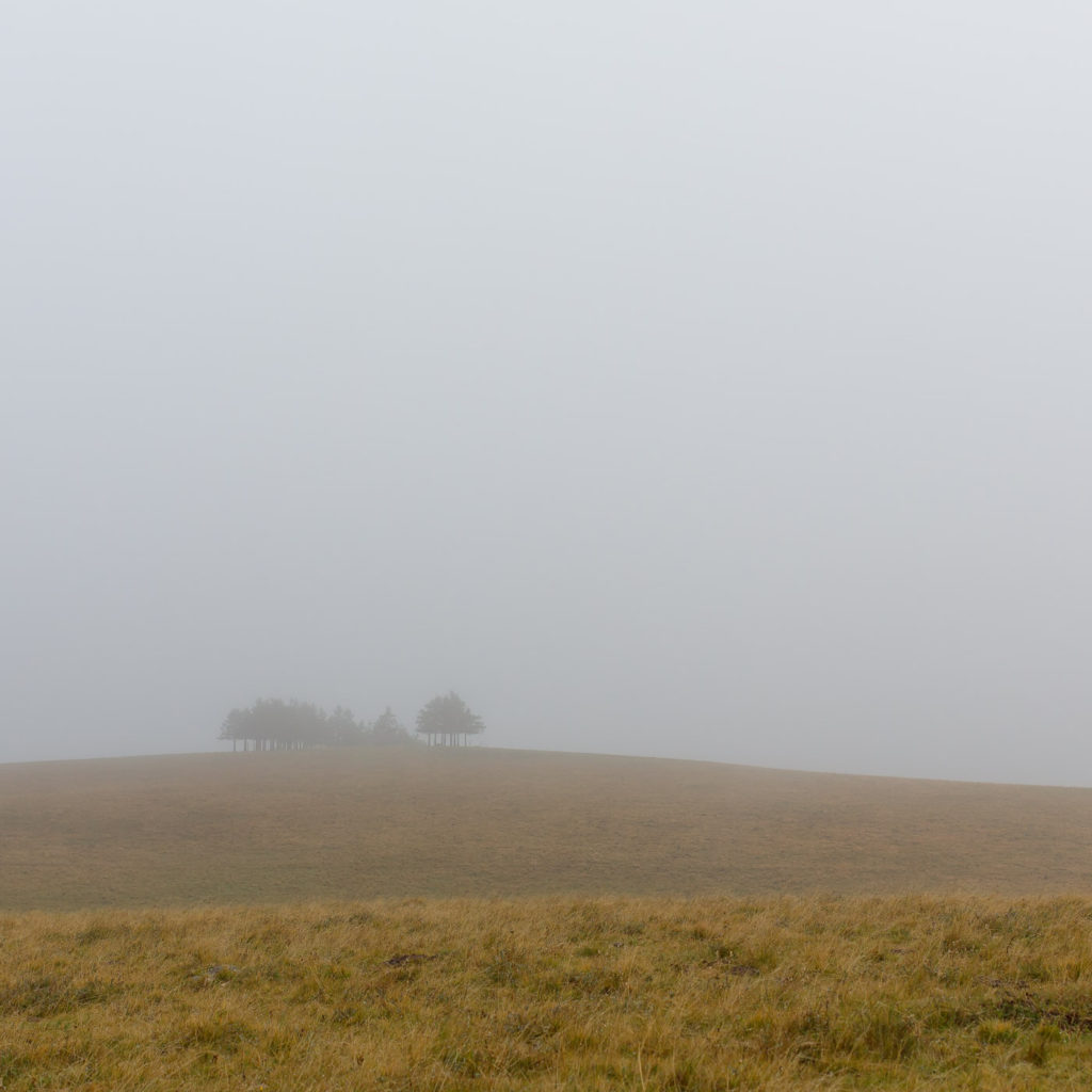 Randonnée en Aubrac - Paysage minimaliste de l'Aubrac