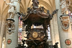 Intérieur de la cathédrale des Sts Michel et Gudule - iPhone XS Max - ISO 800 - f/1,8 - 1/20 s