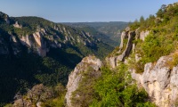 Panoramique par assemblage (5 photos) des gorges de la Jonte - Canon EOS 5D Mark III - EF 50 mm f/1,4 USM - ISO 100 - f/11 - 1/40 s