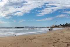 Bateau échoué sur une plage - Canon EOS 5D Mark III - EF 50 mm f/1,4 USM - ISO 200 - f/5,6 - 1/4000 s