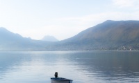 Bateau sur le lac d'Annecy - Canon EOS 5D Mark III - EF 50 mm f/1,4 USM - ISO 200 - f/11 - 1/400 s