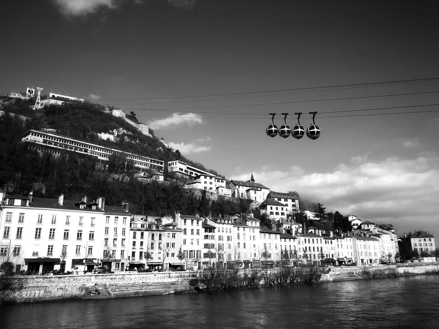 Projet 365 2018 - Immeuble au bord des berges à Grenoble