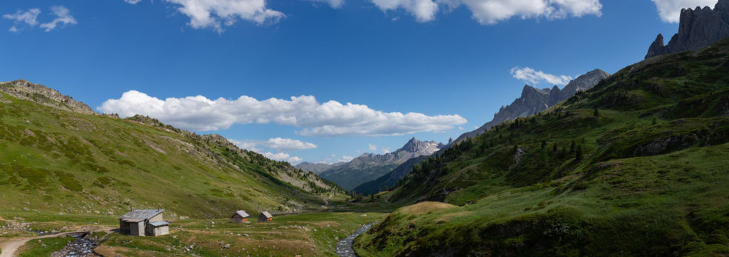 Panorama de la vallée de la Clarée depuis le refuge des Drayères