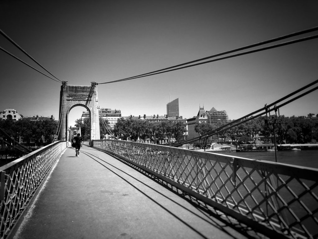 Une photo par jour - Passerelle du collège à Lyon