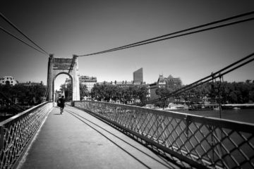 Une photo par jour - Passerelle du collège à Lyon