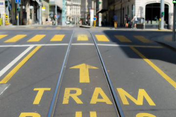 Ligne de tramway dans les rues de Genève