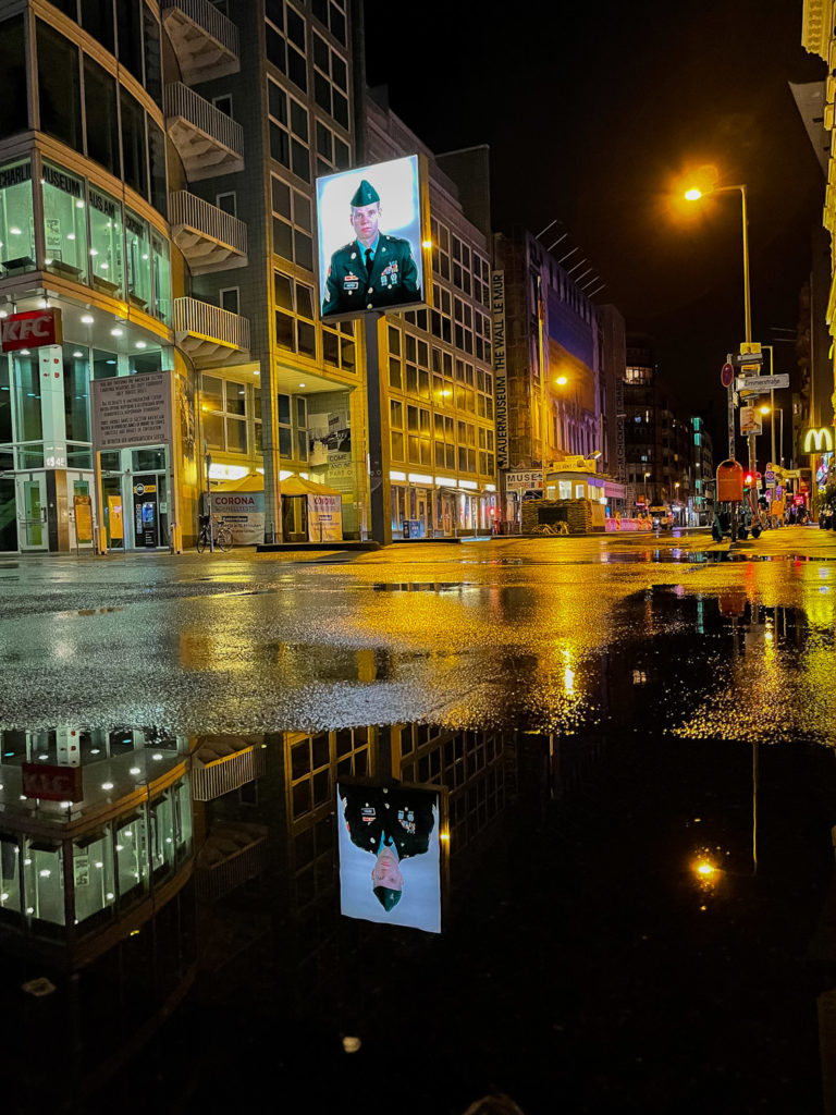 Checkpoint Charlie de nuit