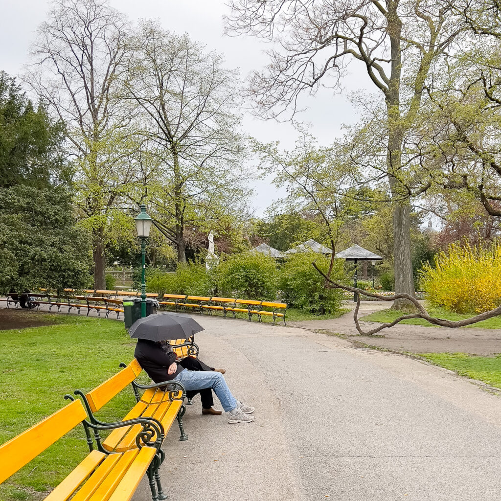 Vienne - Autriche - Couple dans un parc