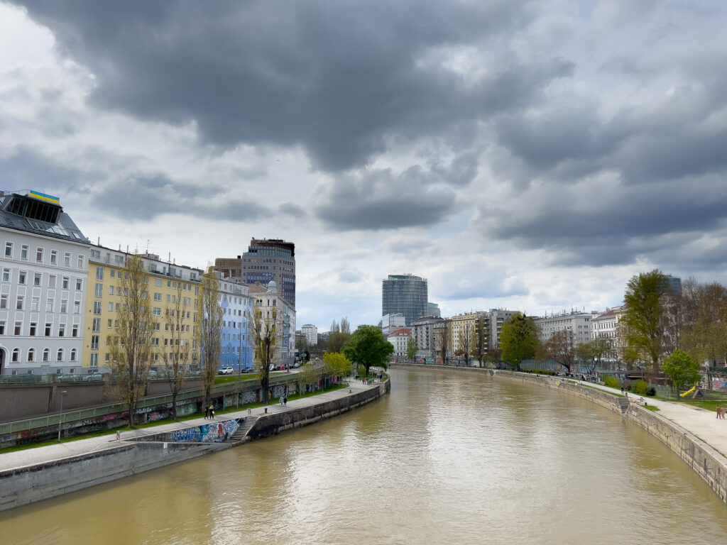 Vienne - Autriche - Les bords du Danube