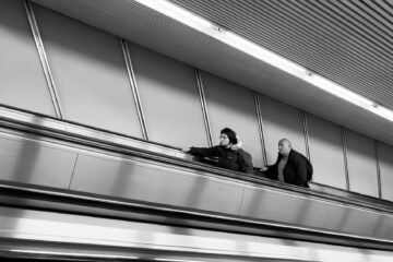 Vienne - Autriche - Personnes sur un escalator dans le métro