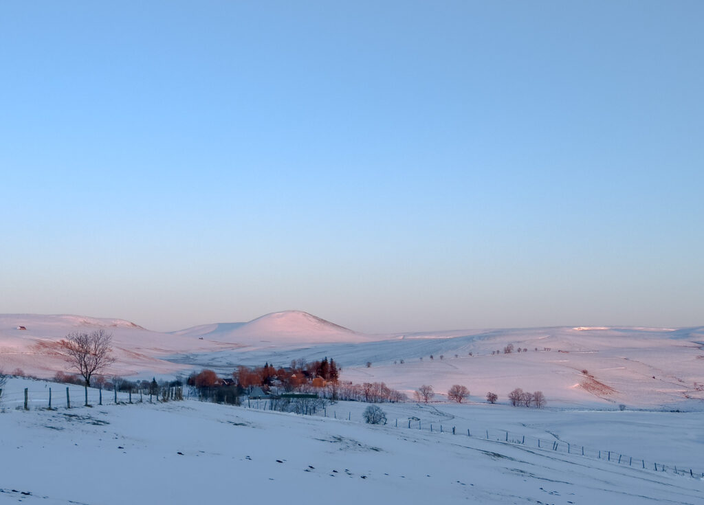 Paysage du plateau du Cézallier au coucher du soleil