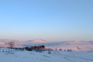 Paysage du plateau du Cézallier au coucher du soleil